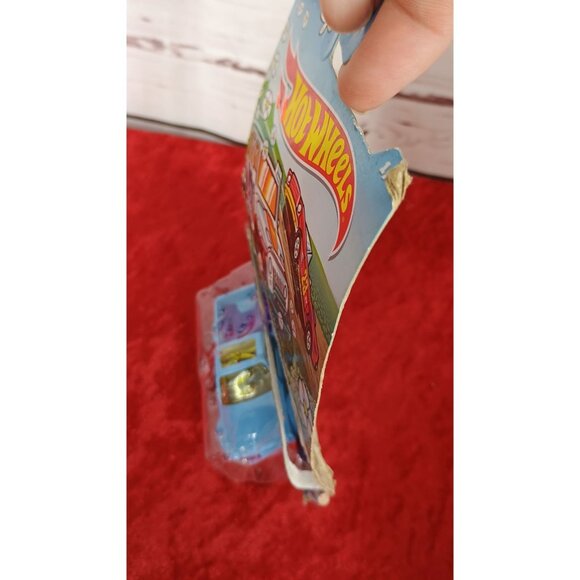 Hot Wheels Volkswagen Caddy 1:5 2021 Series - Picture 4 of 5